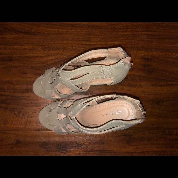 Lindy-3 Platform Sandals by Top Moda - Picture 6 of 8